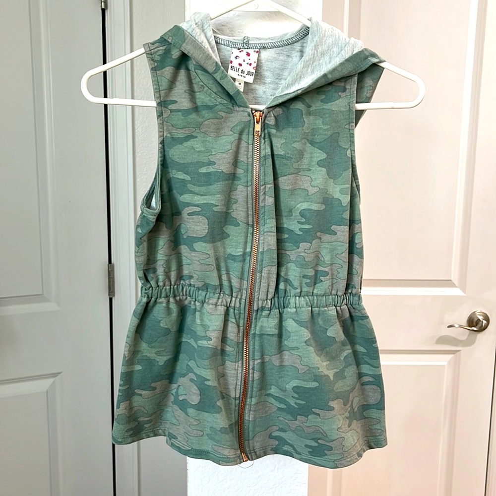 Girls Sleeveless zip up vest with hood